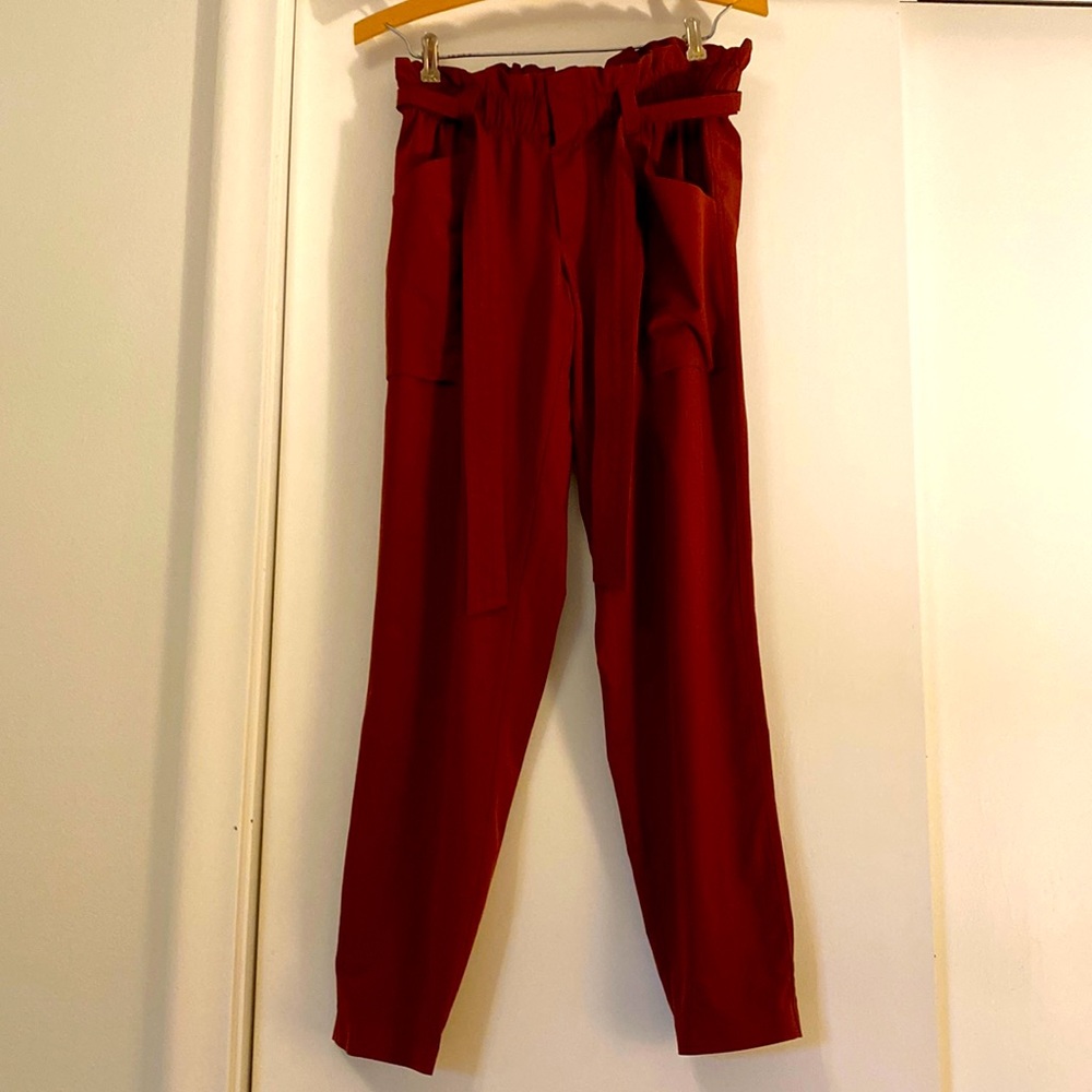Athleta rust elastic waist trouser with belt.